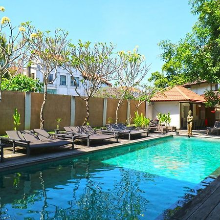 Hostel Mirah Legian Eksteriør billede